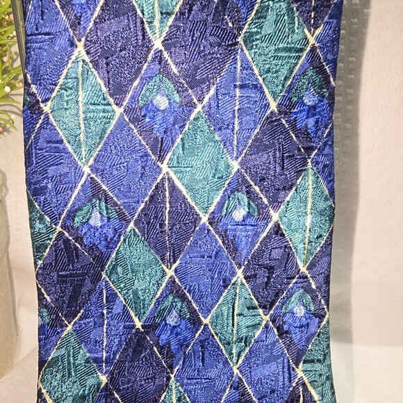 GEOFFREY BEENE MENS TIE DIAMOND IN BLUE GREEN AND BLACK 100 SILK EUC - Picture 4 of 4